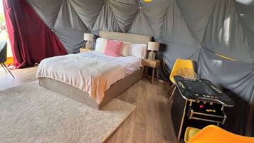 WiFi, bed sheets