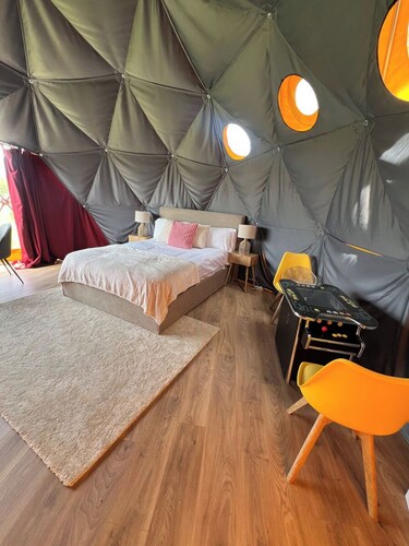 Northern Lights Dome · Romantic Stargazing Stay