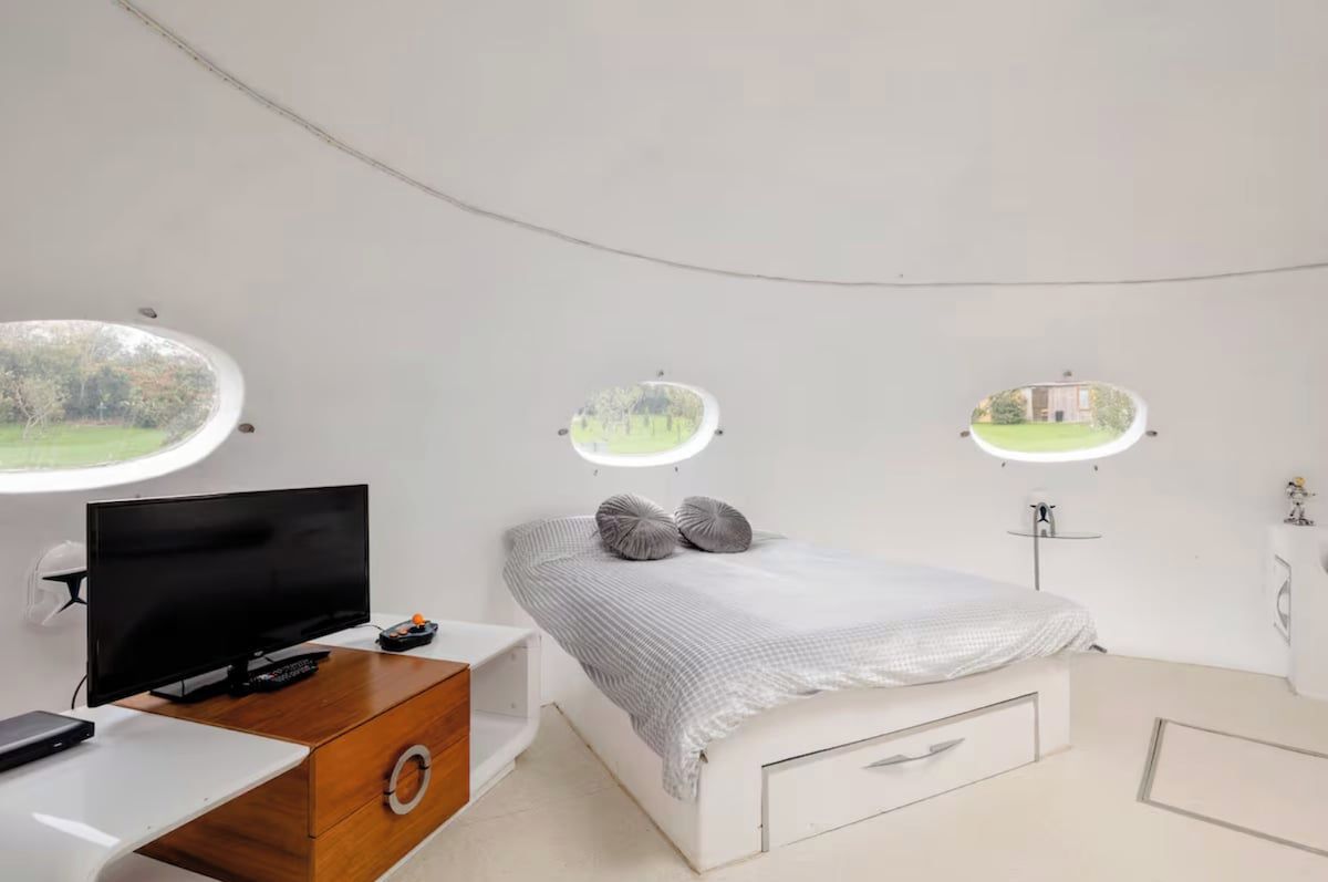 WiFi, bed sheets