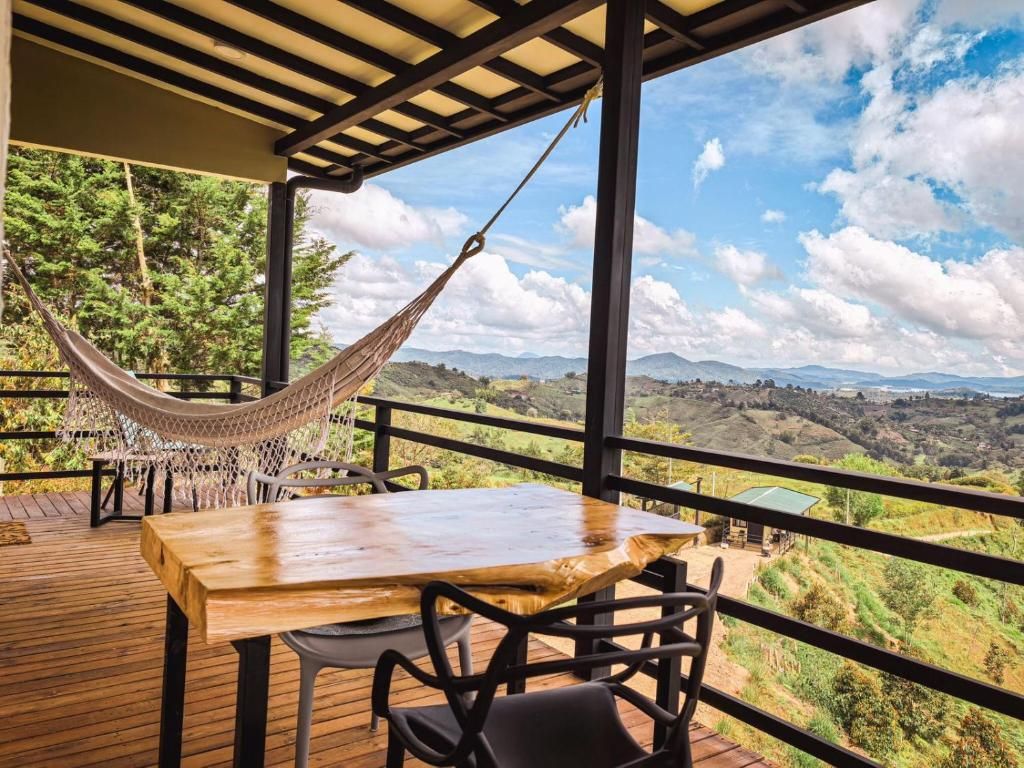 Comfort Cabin, Balcony, Garden View | Outdoor dining