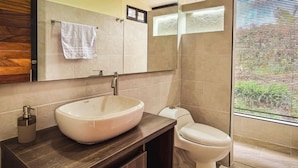 Cabane Confort, balcon, vue jardin | Salle de bain