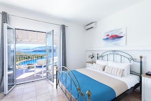 House - Evangelia, a tranquil Corfu retreat with panoramic sea views and easy village access (Kassiopi)