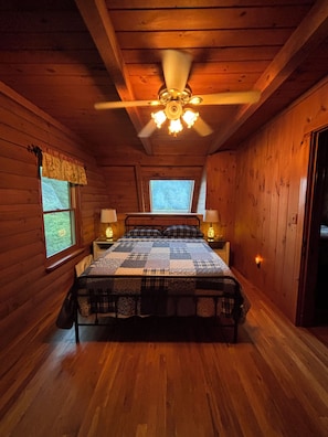 Room - Beautiful 3-bedroom cabin in lovely Bethel perfect for relaxing getaways (Bethel)
