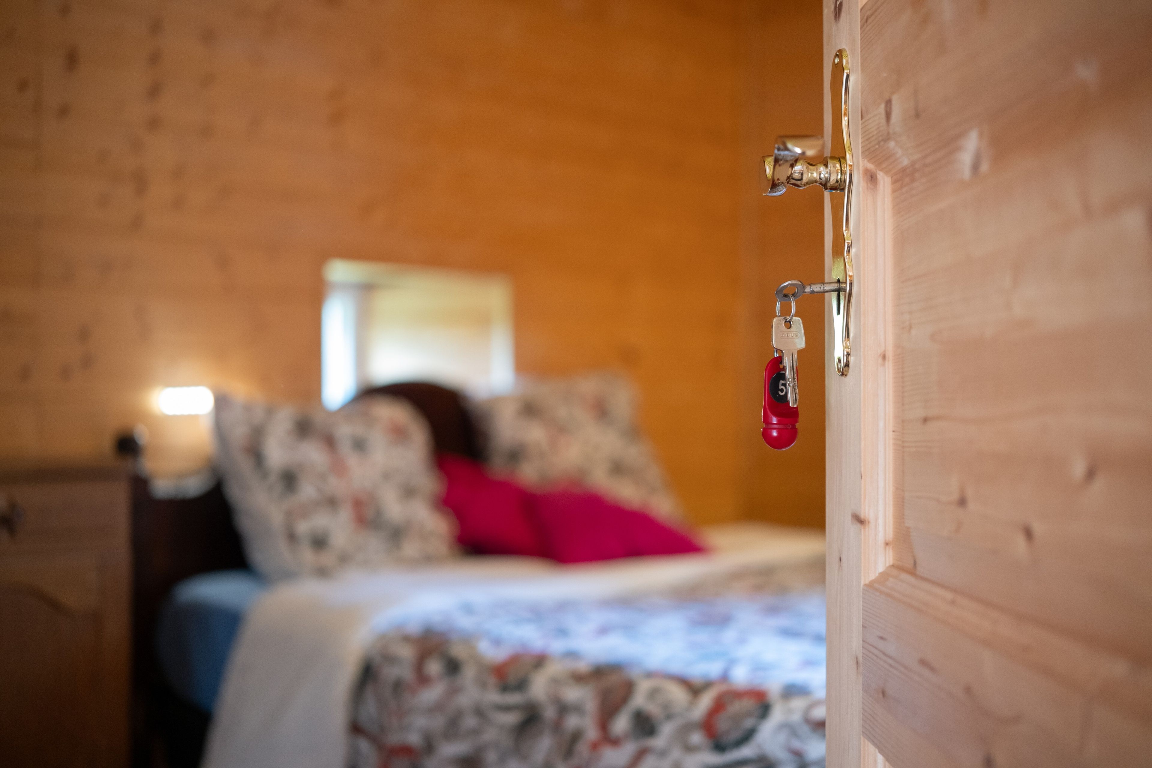 WiFi, bed sheets