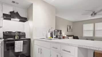 Coffee/tea maker, fridge, microwave, oven