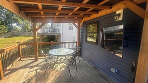 Outdoor dining - 3-bedroom house in delightful Braintree with hot tub and movie screening room (Braintree)
