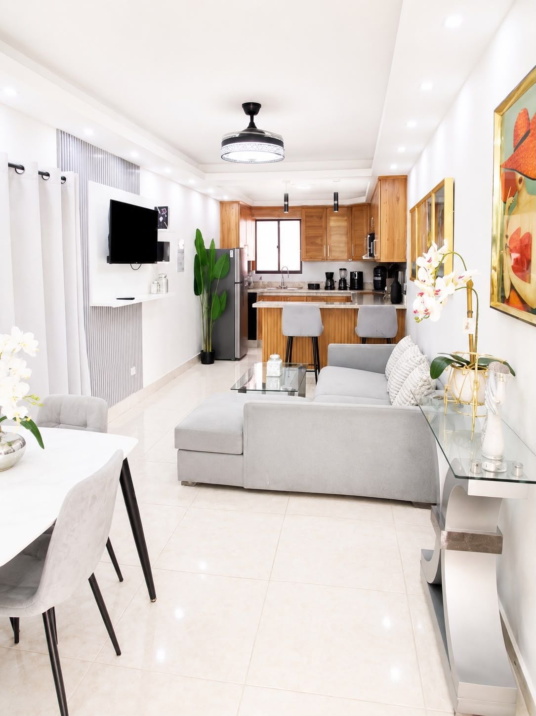 Apartment, Balcony, City View | In-room dining
