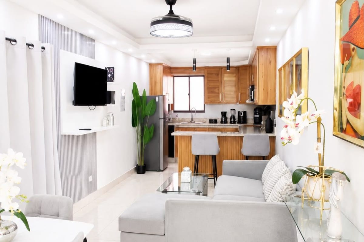 Apartment, Balcony, City View | Makan dalam bilik
