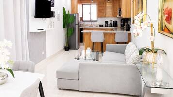 Apartment, Balcony, City View | In-room dining