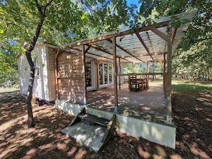 Outdoor dining - Enjoyable 2-bedroom mobile home in charming Reignac (Reignac)