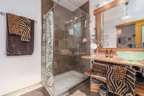 Bathroom - Madam Butterfly
Delightful 2-bedroom apartment with AC in Faro (Albufeira)