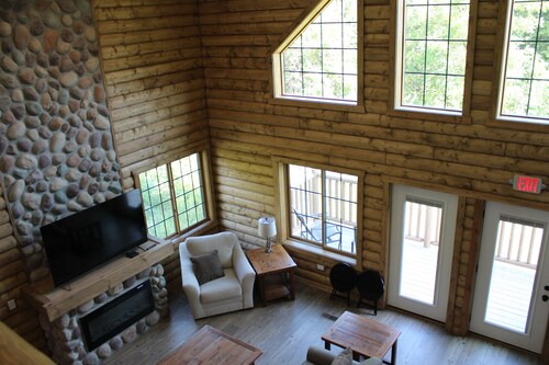 Relaxing retreat cabin across the street from Starved Rock State Park