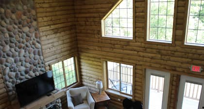 Relaxing retreat cabin across the street from Starved Rock State Park