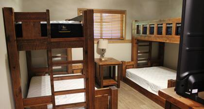 Relaxing retreat cabin across the street from Starved Rock State Park
