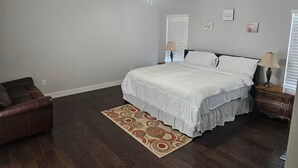 Room - Executive Spacious 4-bedroom house in charming Abilene neighborhood. (Abilene)