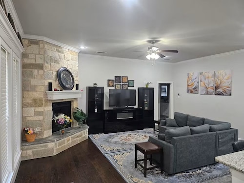 Executive Spacious 4-bedroom house in charming Abilene neighborhood.