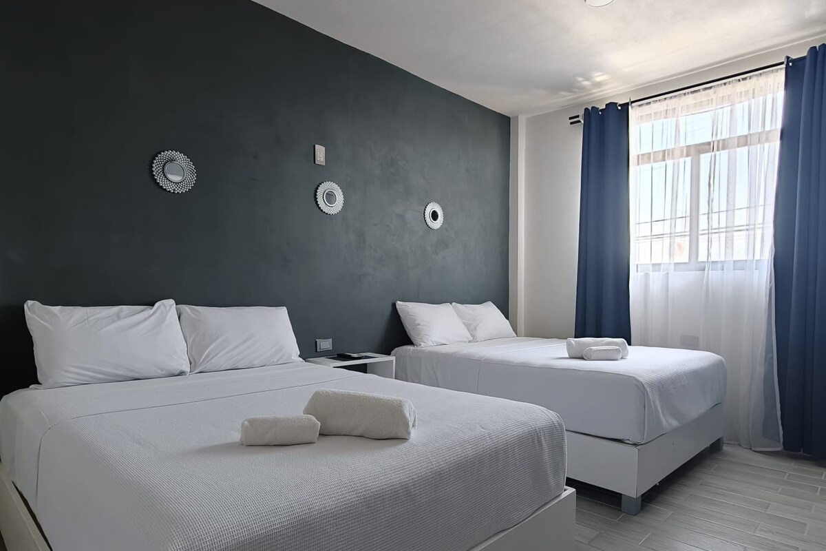 Habitación doble estándar | Escritorio, espacio para trabajar con laptop y wifi gratis 