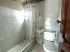 Sabonete, shampoo, papel higiênico 
