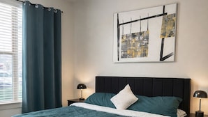 Room - Vibrant DT Condo NR Farmers Market (Dallas)