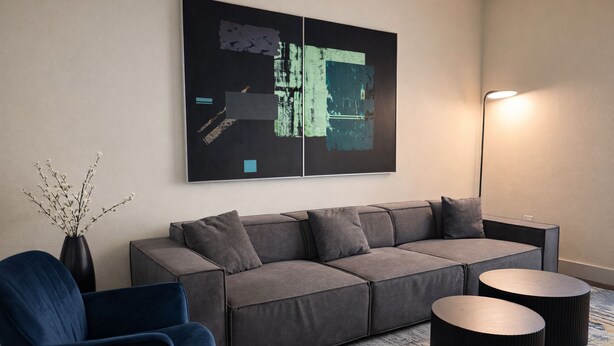 Living area - Vibrant DT Condo NR Farmers Market (Dallas)