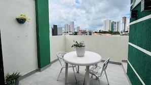 Outdoor dining - 401 Elegant and Modern Suite (Belém)