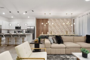 Interior - Luxe Stay! Spider-man Arcade & Theater Near Disney (Kissimmee)
