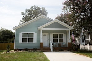 A single-story house with a front porch, a mailbox, and an American flag. - Brand-New Family-Friendly Home 5 Minutes to USC & Downtown (Cayce)