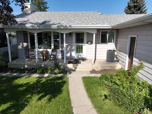 Exterior - Your Central Home Base — Spacious, Comfortable & Close to Everything (Edmonton)