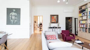 Living area - ELEGANT PARISIAN 100M² APARTMENT CLOSE TO PLACE DES VOSGES, MARAIS & BASTILLE (Paris)