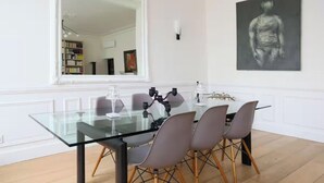 Dining - ELEGANT PARISIAN 100M² APARTMENT CLOSE TO PLACE DES VOSGES, MARAIS & BASTILLE (Paris)