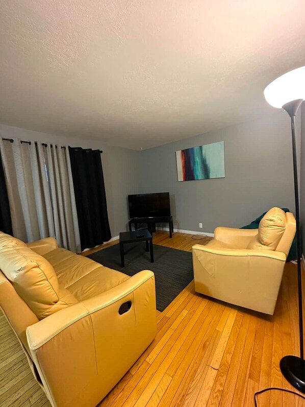 Living area - Spacious 3BR Getaway Near Downtown | Sleeps 6 (Yellowknife)