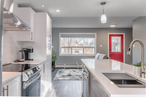 Warm & Modern Home in Yellowknife | Sleeps 5
