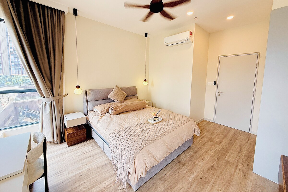 Apartemen, 2 kamar tidur, balkon, pemandangan kota | Meja kerja, ruang kerja ramah laptop, dan kedap suara