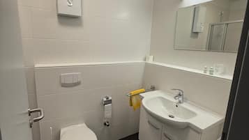 Classic Room | Bathroom