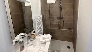 Bathroom - Laulique (Les Lilas)