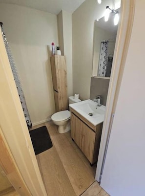 Bathroom - Modern studio apartment in Cap d'Agde (Agde)