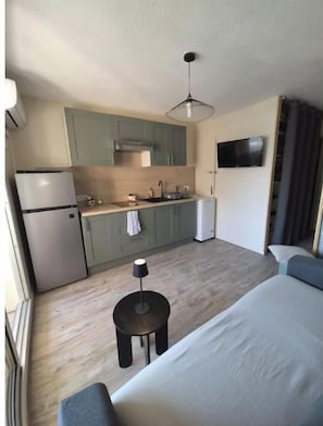 Room - Modern studio apartment in Cap d'Agde (Agde)