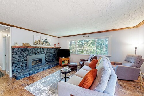 Casa de la Montaña - Mountain Views & Fireplace