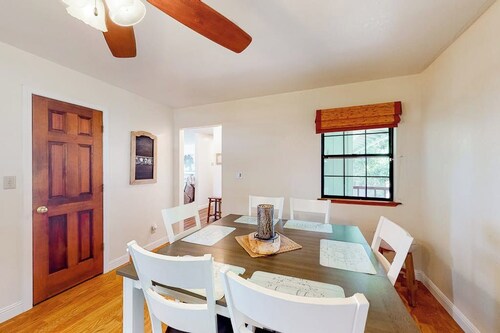 Yosemite Portal - Mountain Views, Deck & Dogs OK