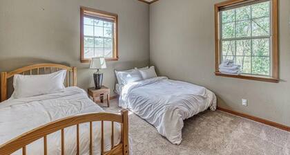 11 Acre Mountain Spirit Retreat