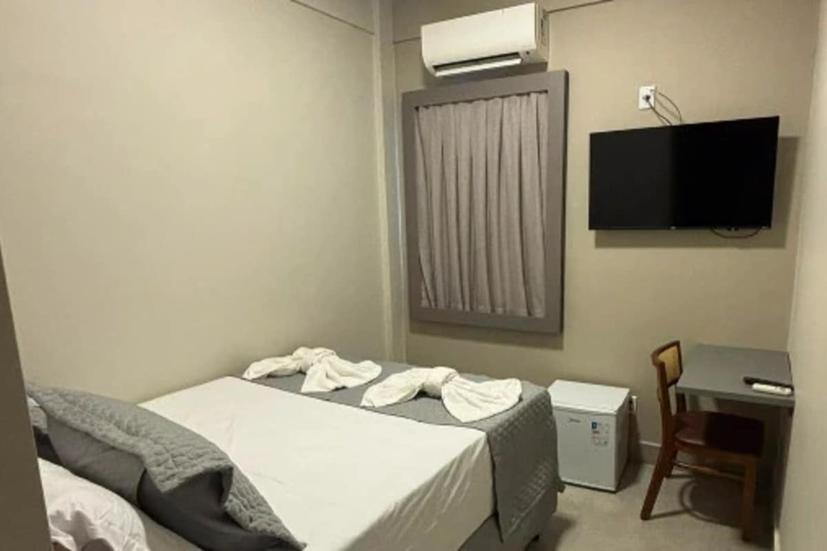 Quarto casal básico | Wi-Fi de cortesia