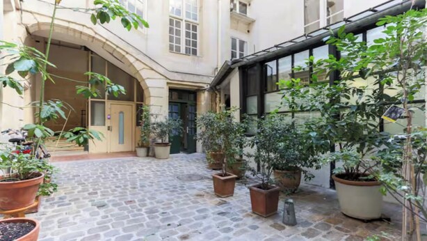 Unclassified image, 1 of 8, button - CENTRAL PARIS APARTMENT WITH PRIVATE BEDROOM, 2 BATHROOMS & INNER COURTYARD VIEW (Paris)
