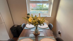 Dining - Cosy coach house in Hereford (Hereford)