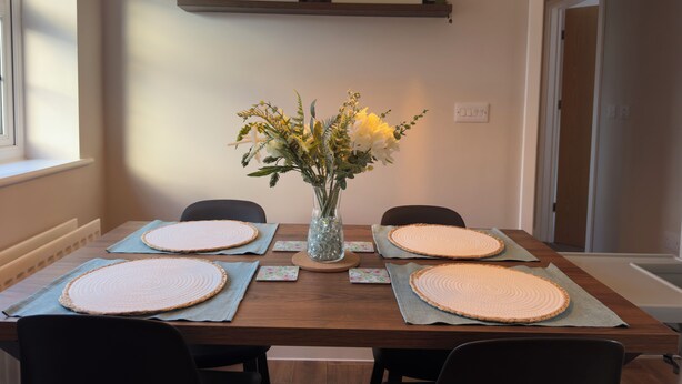 Dining - Cosy coach house in Hereford (Hereford)