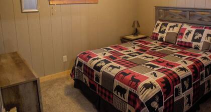 Cozy Cabin-Just 1/4 mile to North Point Rec Area and Fort Randall Marina.