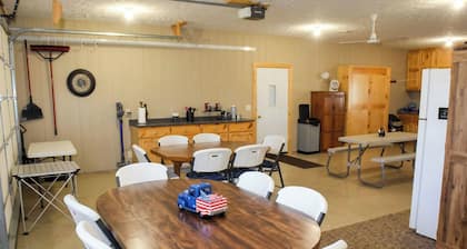 Cozy Cabin-Just 1/4 mile to North Point Rec Area and Fort Randall Marina.