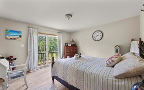 Room - Whispering Woods 2bdrm, 2 bath, tucked in the woods. (Pittsfield)