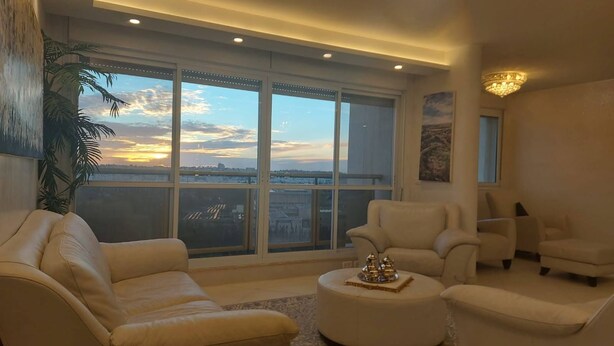 Living area - Diskin Residence — Rechavia, Shaarei Chesed & Wolfson (Jerusalem)