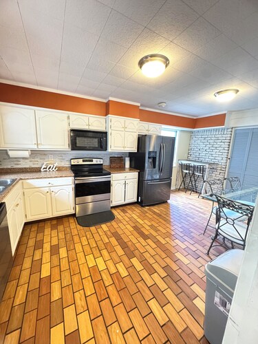 The Luxe Haven - 3BR • Huge Gated Yard • Private Patio