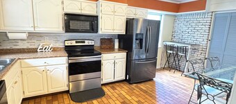 The Luxe Haven - 3BR • Huge Gated Yard • Private Patio
